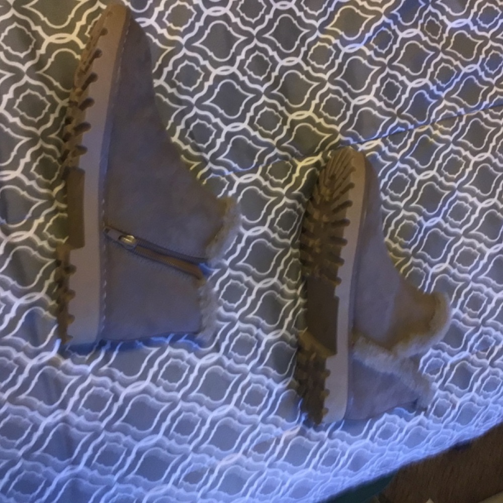 Boots - Picture 3 of 3